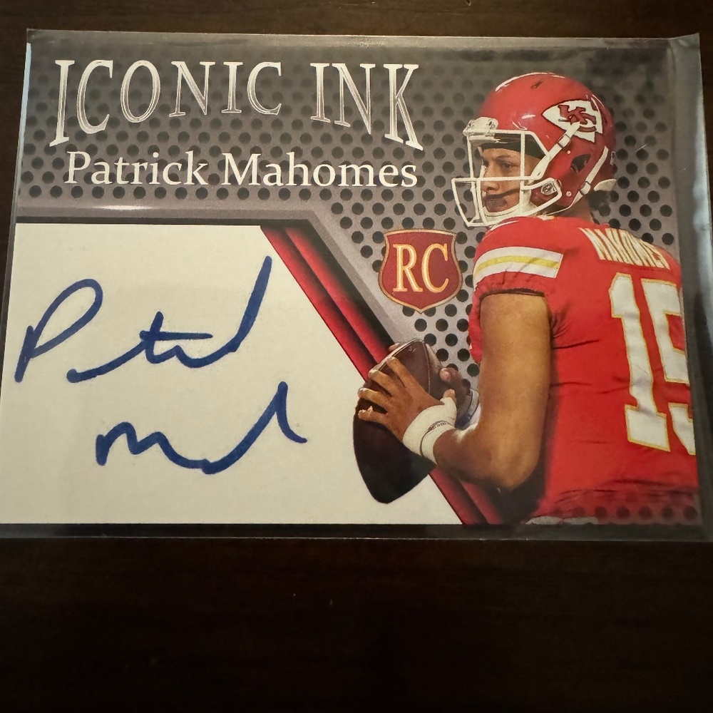 Patrick Mahomes football card